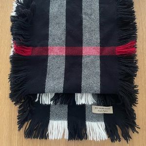 Burberry Black/White/Red Wool scarf